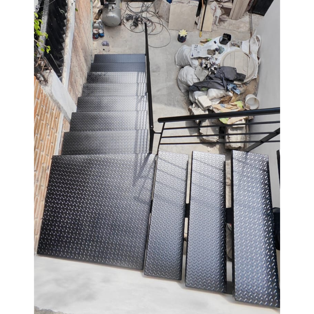escalera de herreria antiderrapante 1